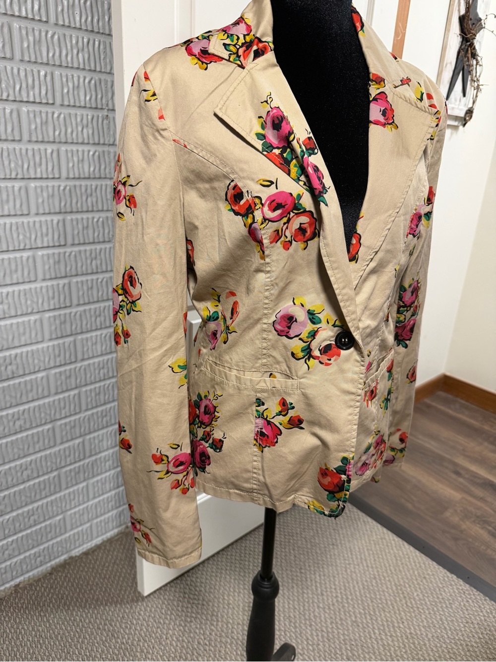 Tulle NWT Floral Print Blazer Jacket Size Large Beige Pink Rose Single Button